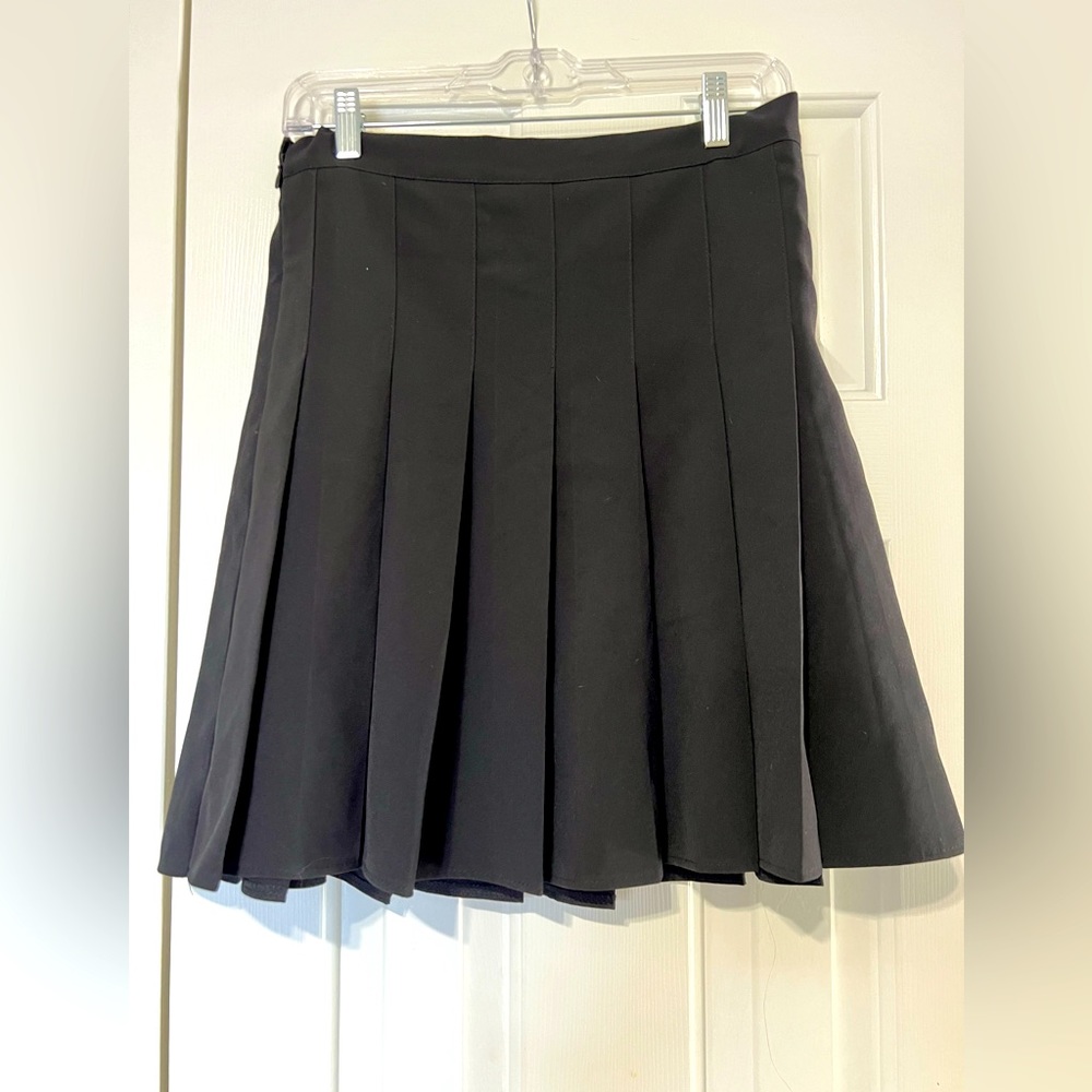 Black pleated mini skirt